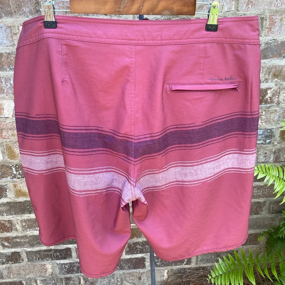 Travis Mathew Unlined Confetti King Ruby Wine Board Shorts Swim Trunks Size 38